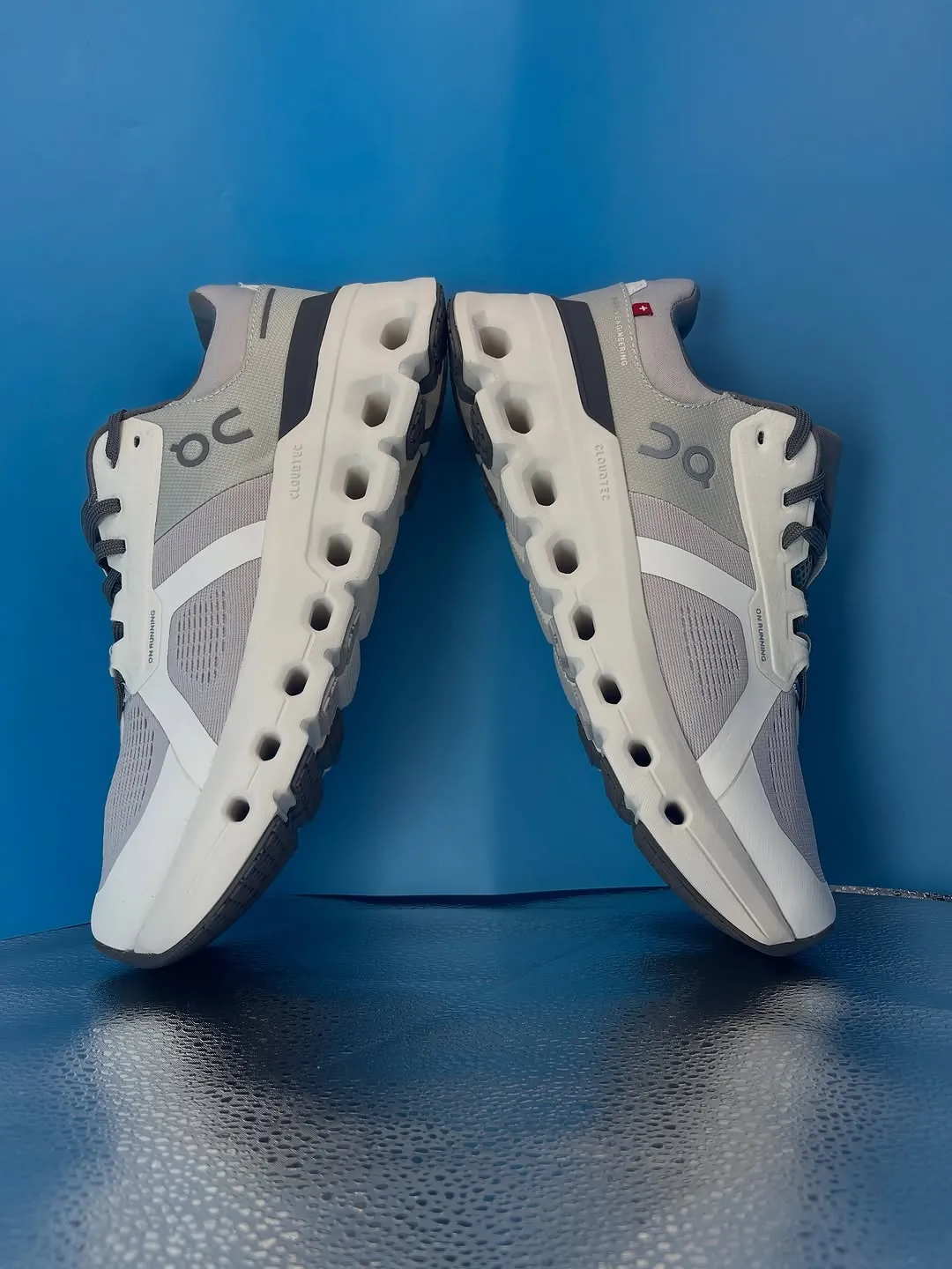 On Running Cloudrunner 2 Shoes