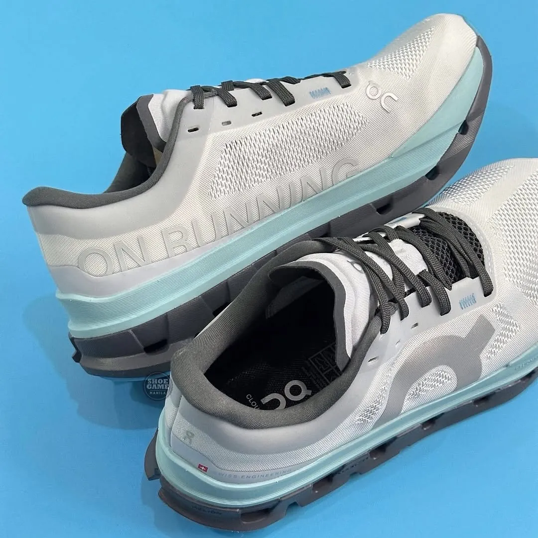 On Cloudflow Running Shoes