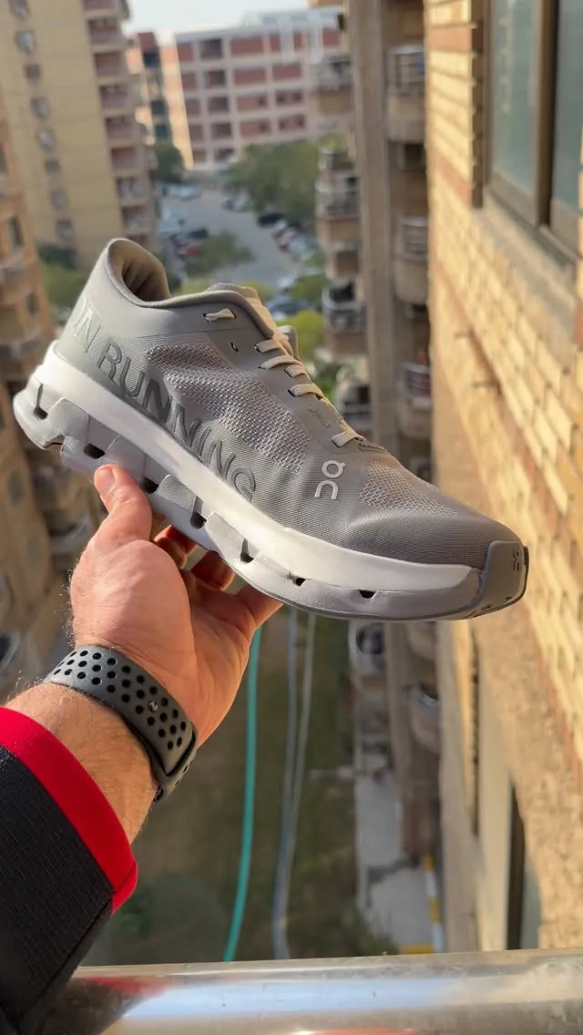 On Cloud Flow Running Shoes