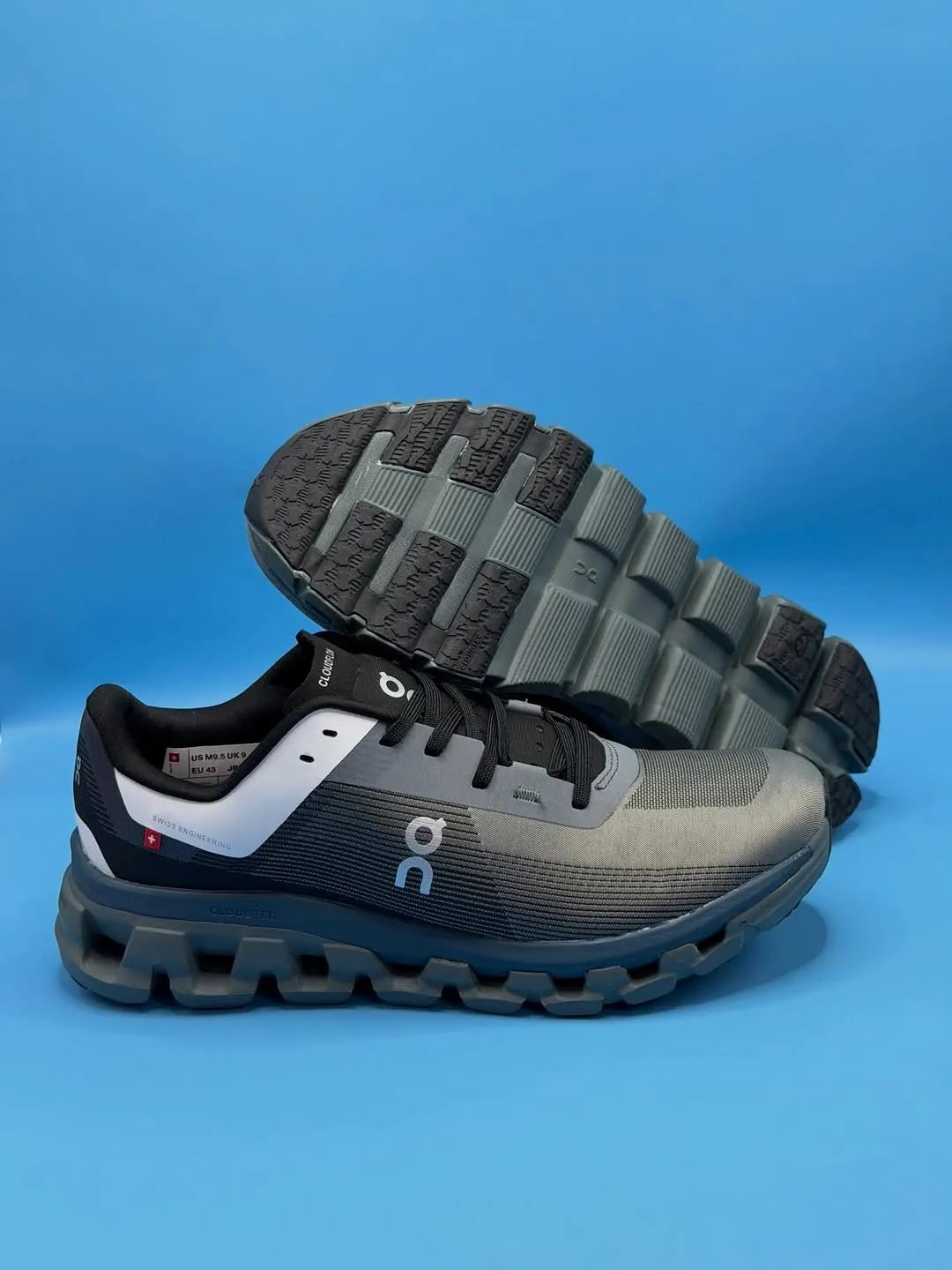 On Cloudflow 4 Running Shoes