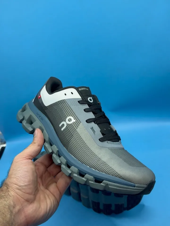On Cloudflow 4 Running Shoes