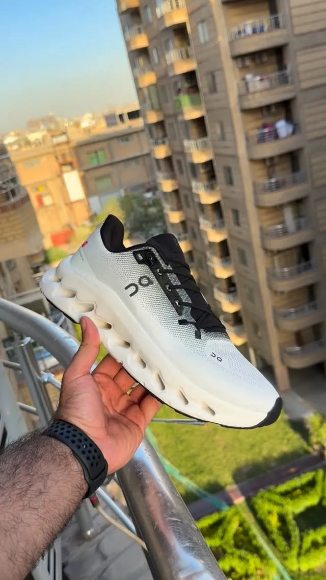 On Running Cloudtilt Sports Shoes