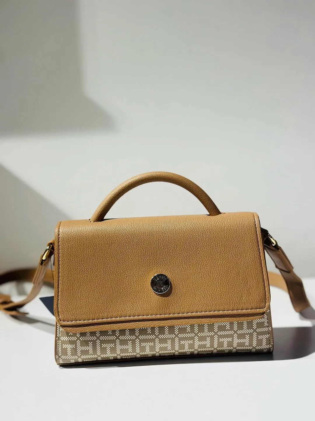 Tommy Hilfiger Leather Handbag