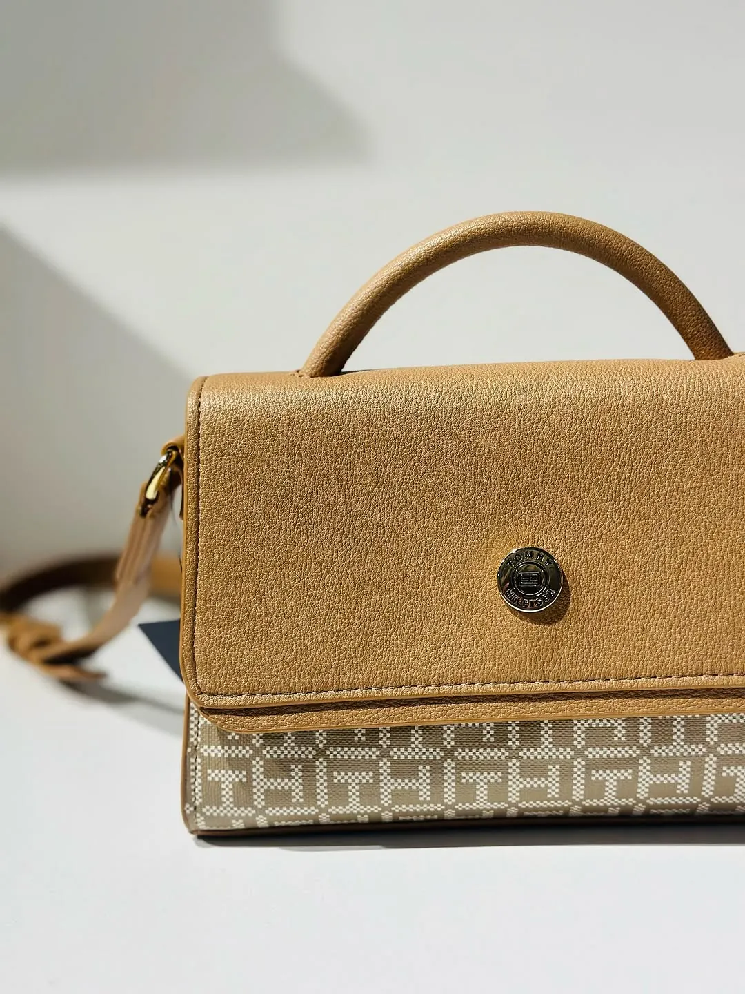 Tommy Hilfiger Leather Handbag