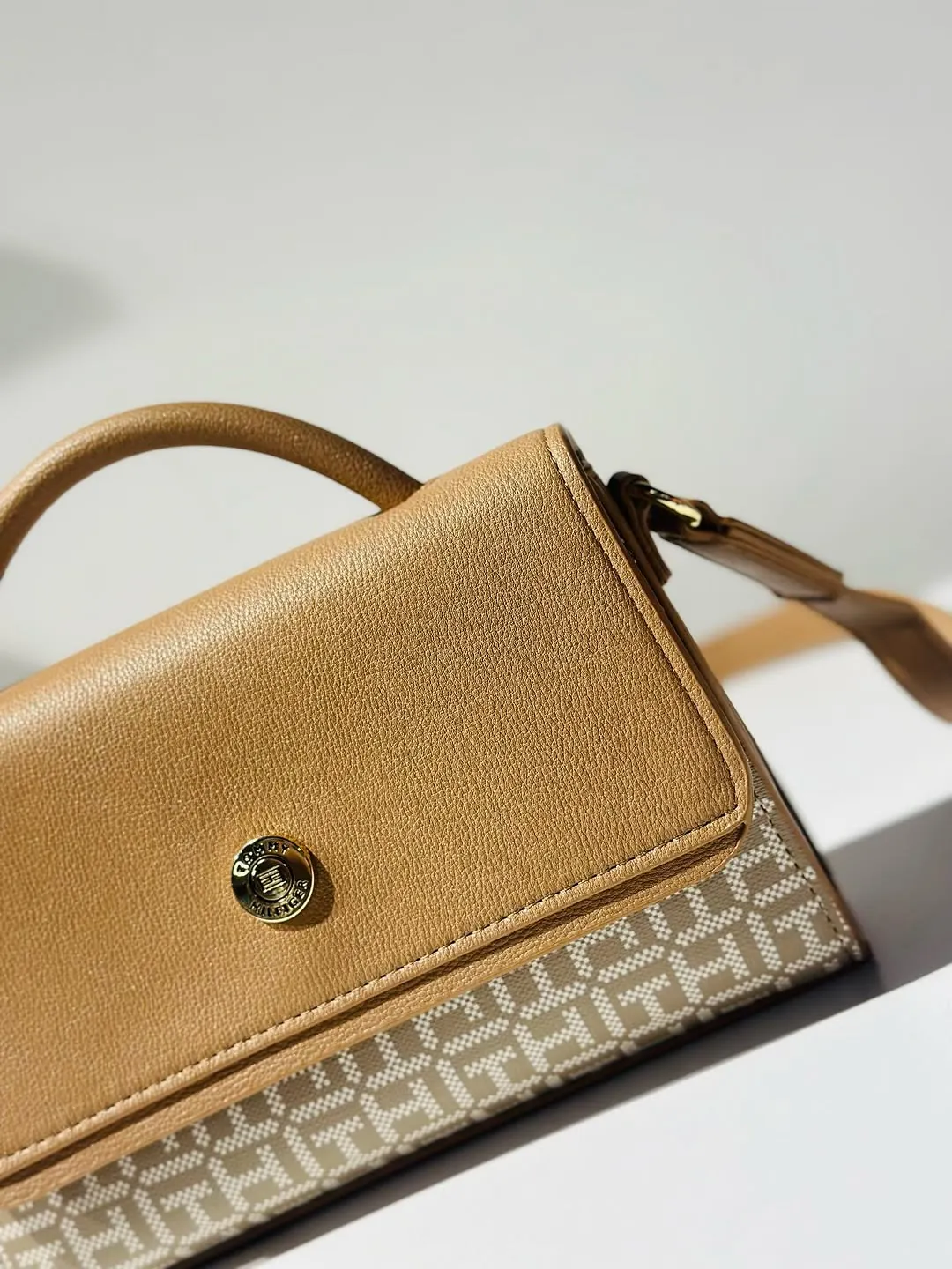 Tommy Hilfiger Leather Handbag