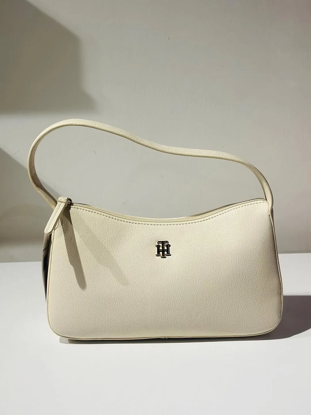 Tommy Hilfiger White Shoulder Bag