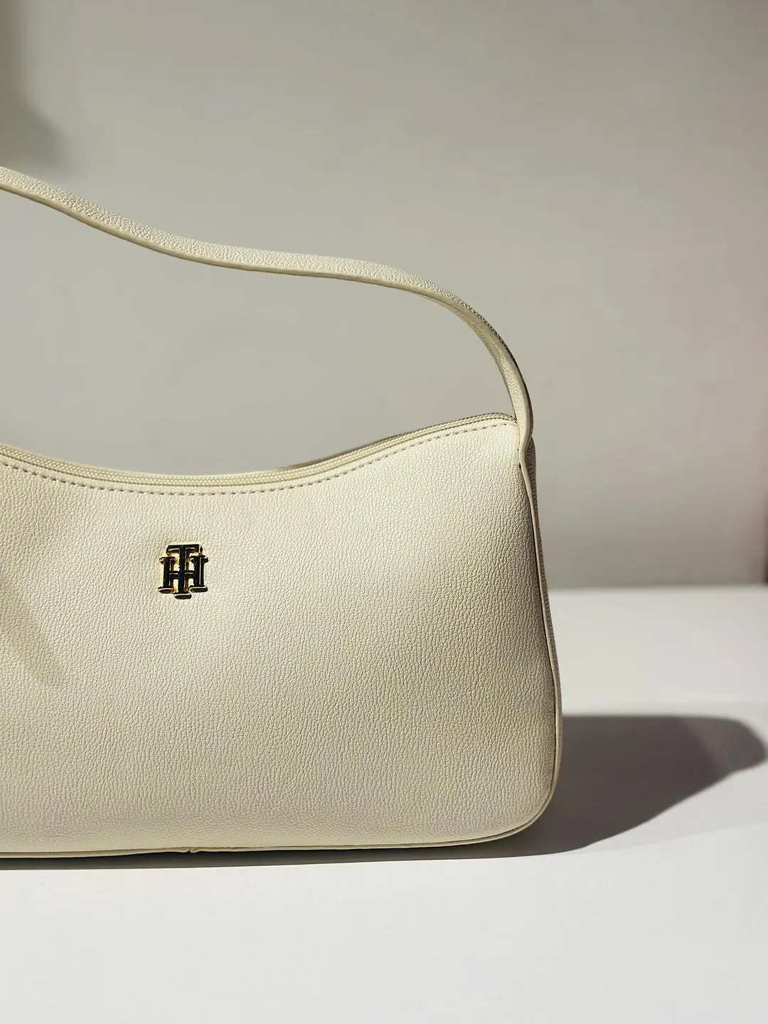 Tommy Hilfiger White Shoulder Bag