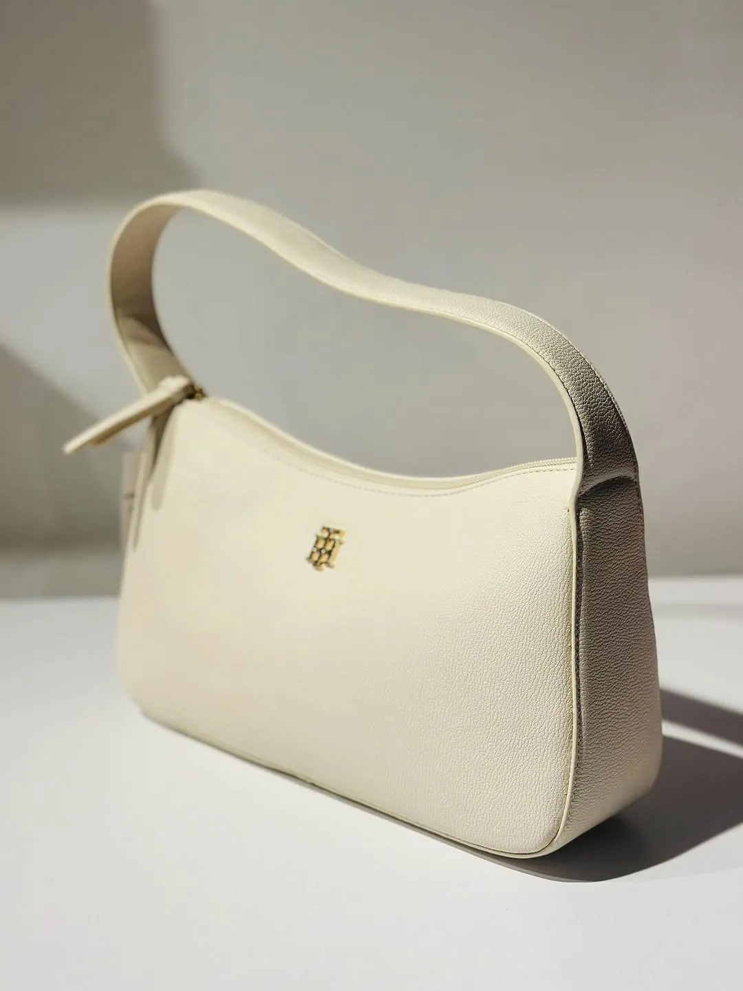 Tommy Hilfiger White Shoulder Bag