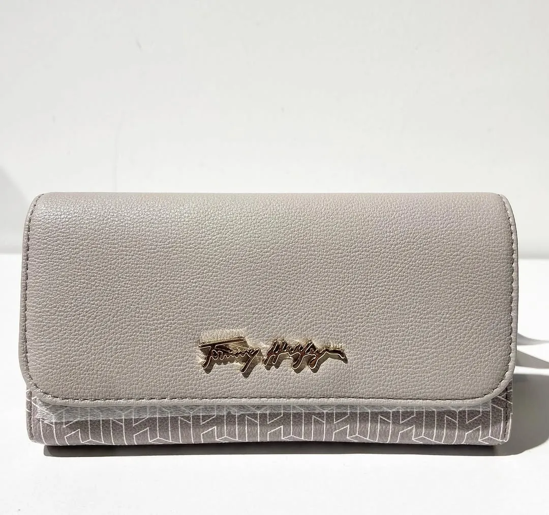 White Embossed Pattern Wallet