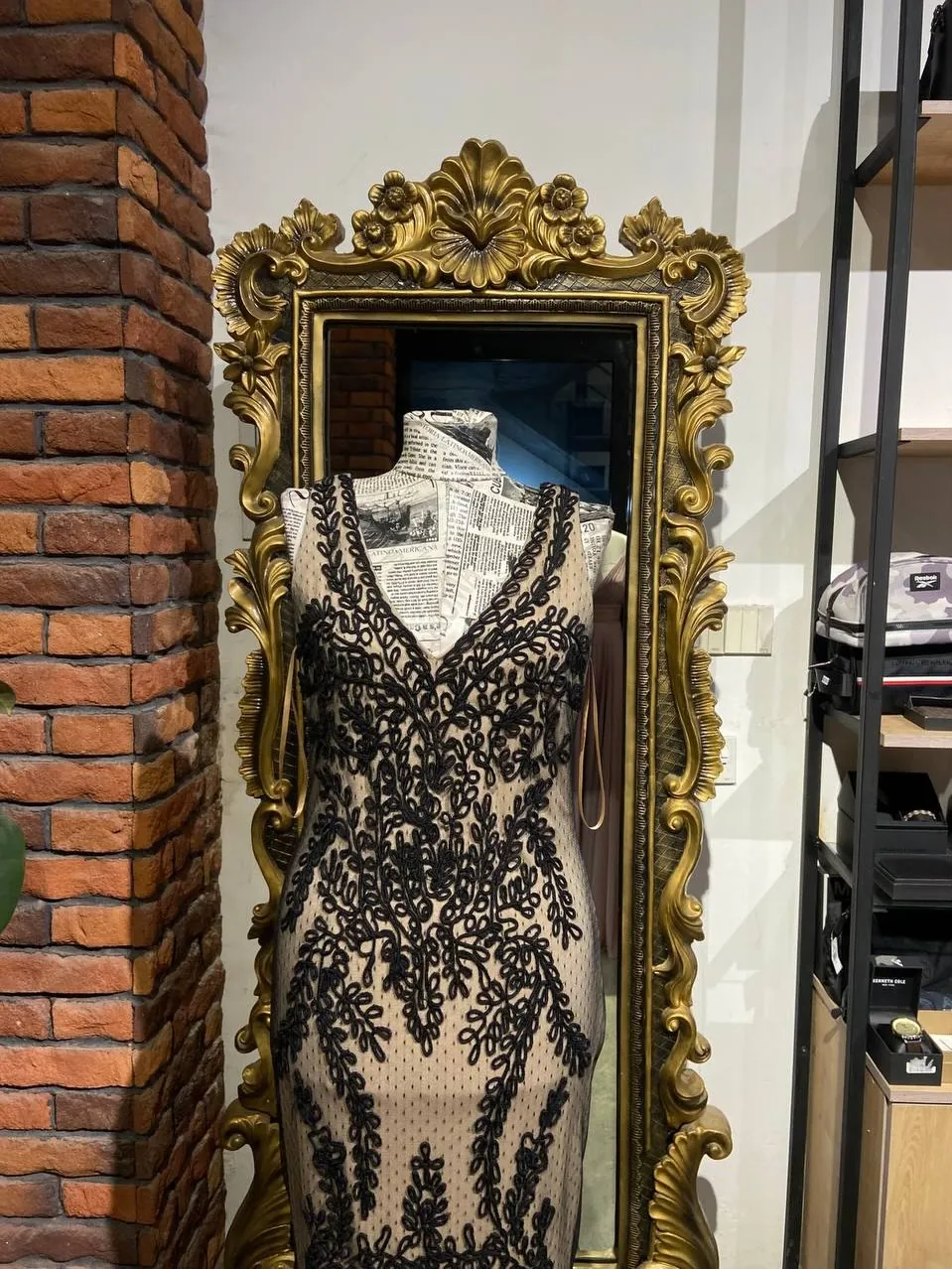 Elegant Black Lace Evening Gown