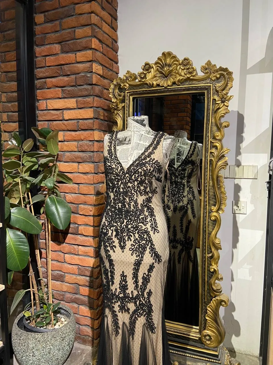 Elegant Black Lace Evening Gown