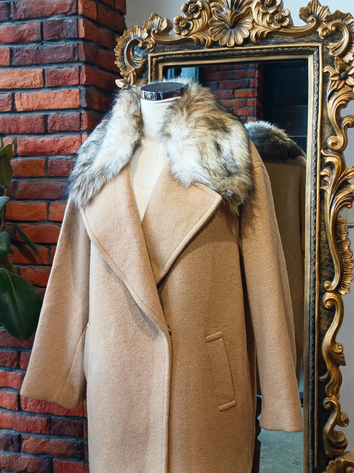 Women's Camel Coat with Fur Collar