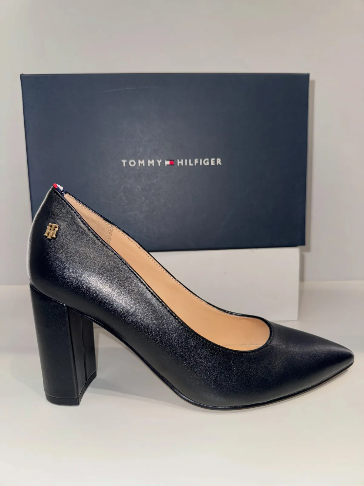 Tommy Hilfiger Pointed Toe Pumps